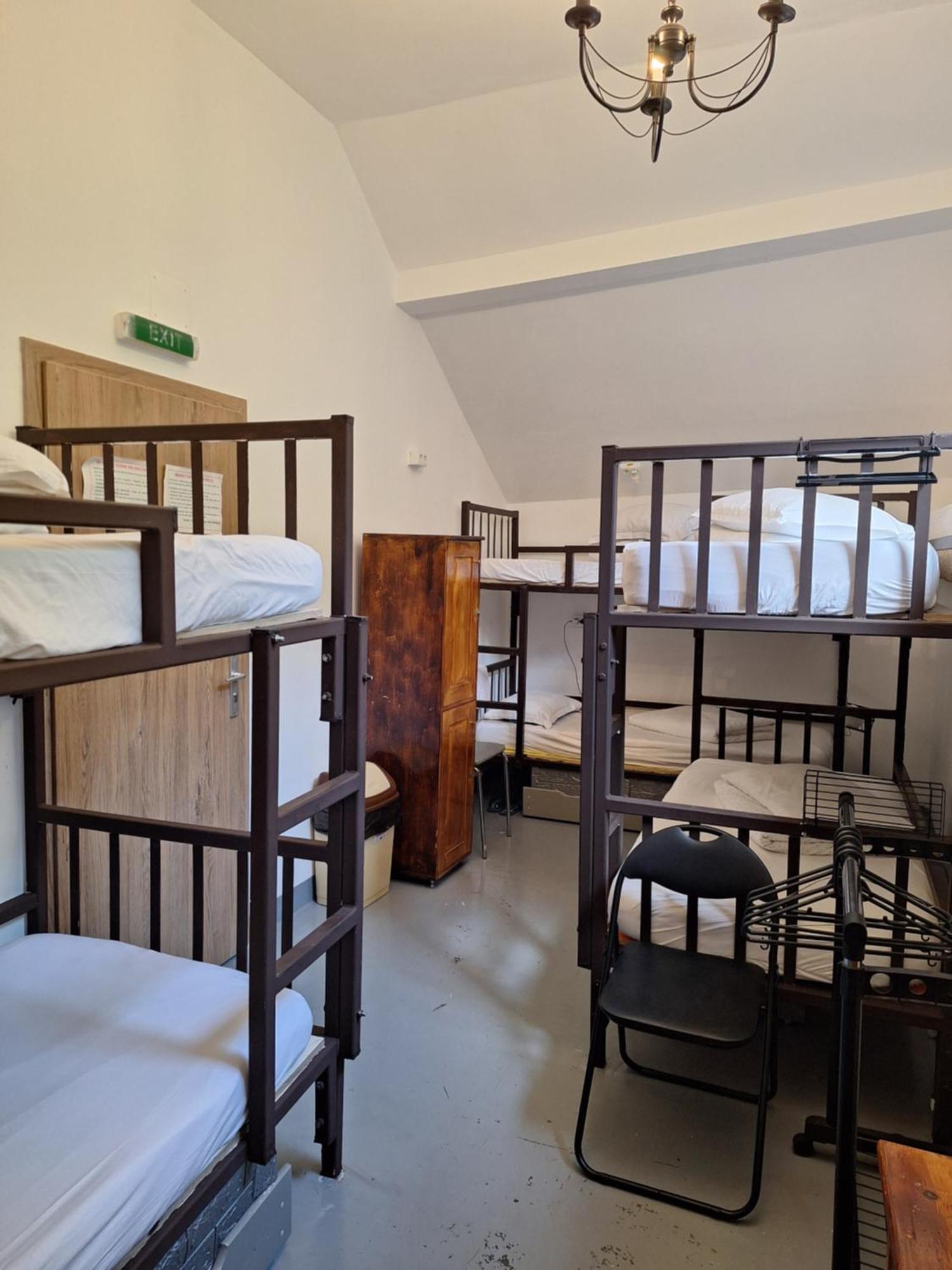 Downtown Hostel Braşov Buitenkant foto