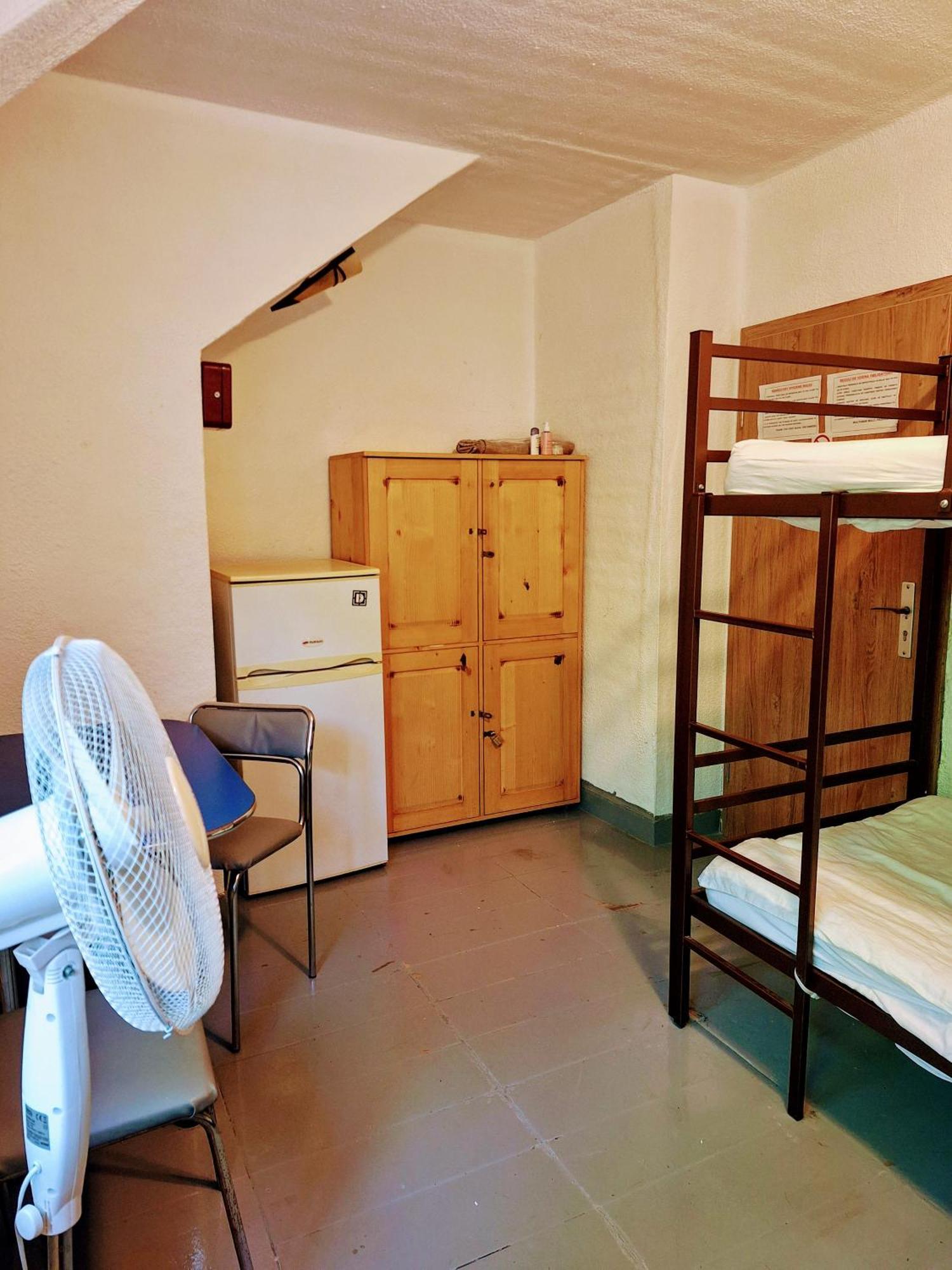 Downtown Hostel Braşov Buitenkant foto