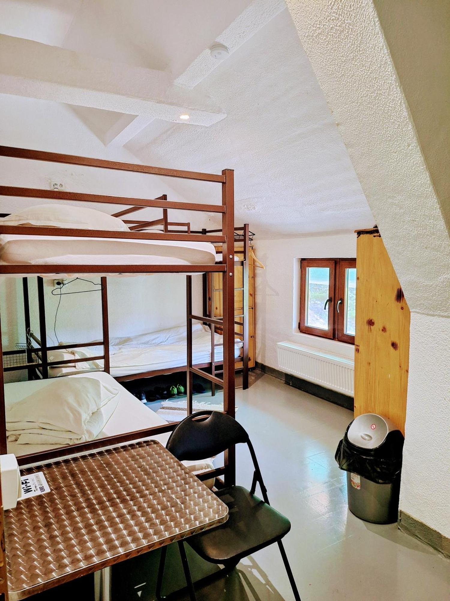 Downtown Hostel Braşov Buitenkant foto
