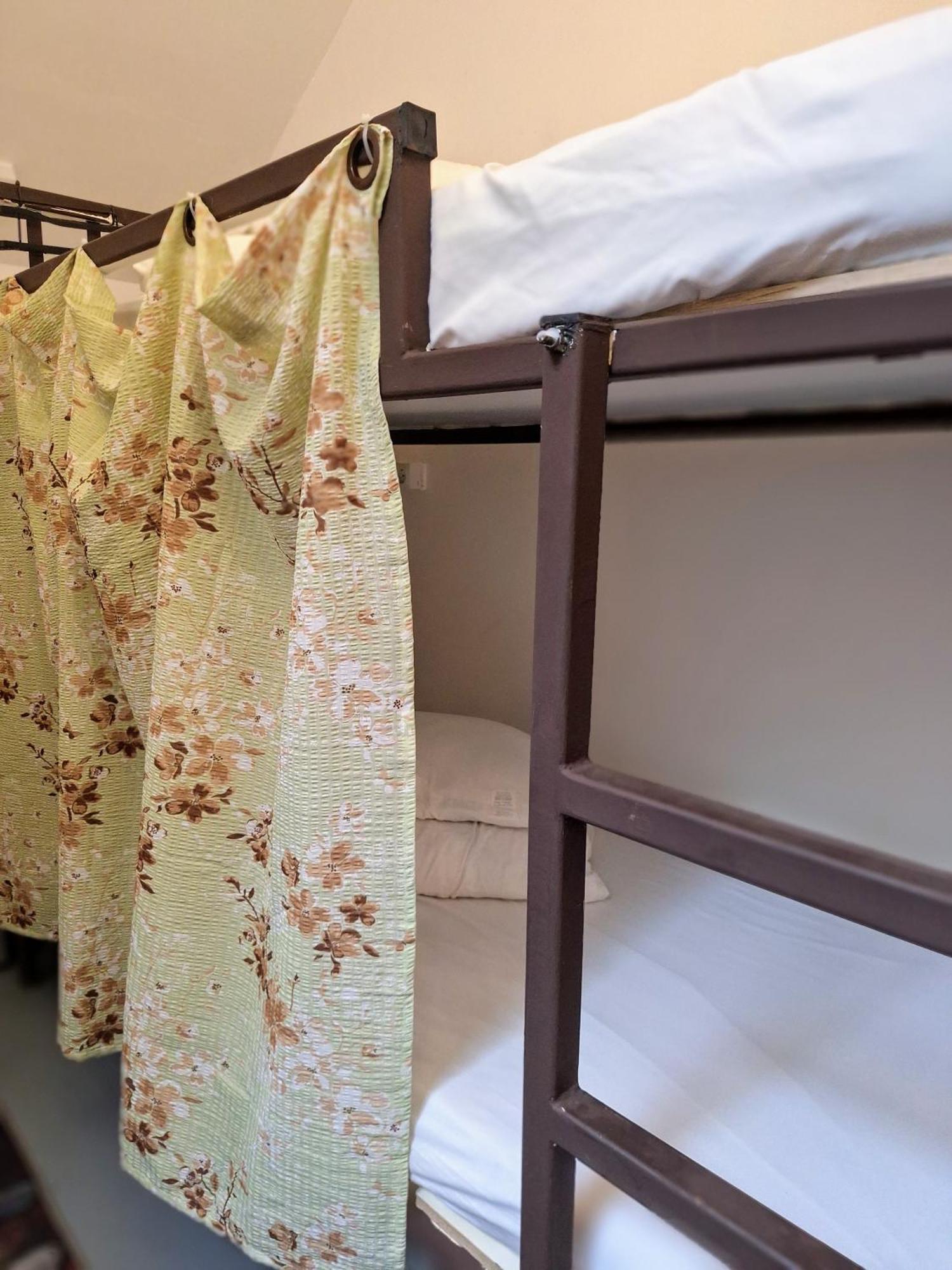 Downtown Hostel Braşov Buitenkant foto