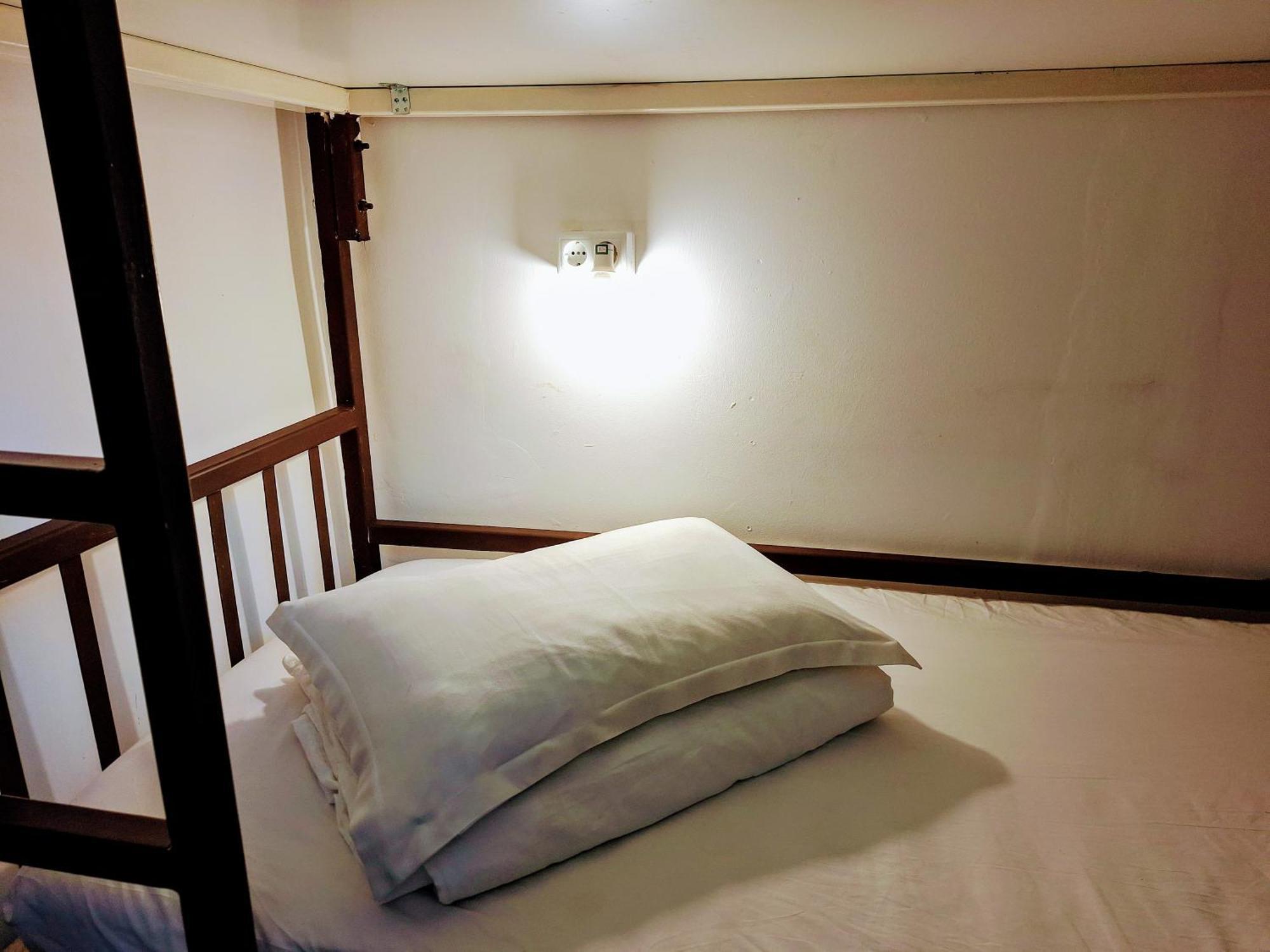 Downtown Hostel Braşov Buitenkant foto