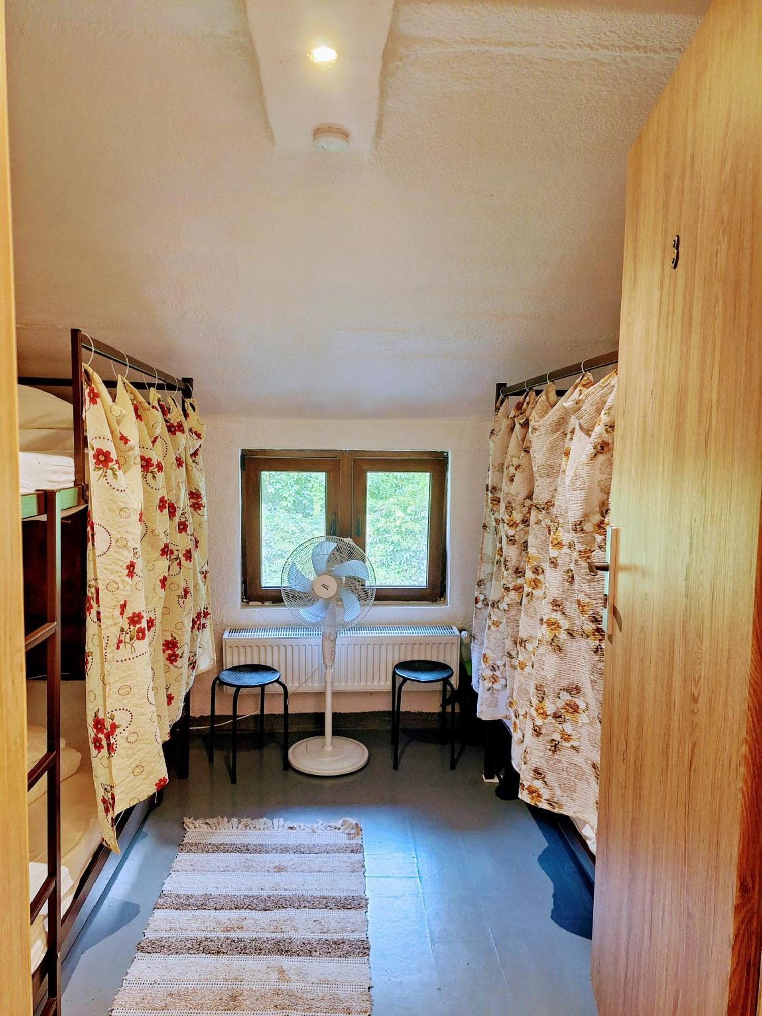Downtown Hostel Braşov Buitenkant foto