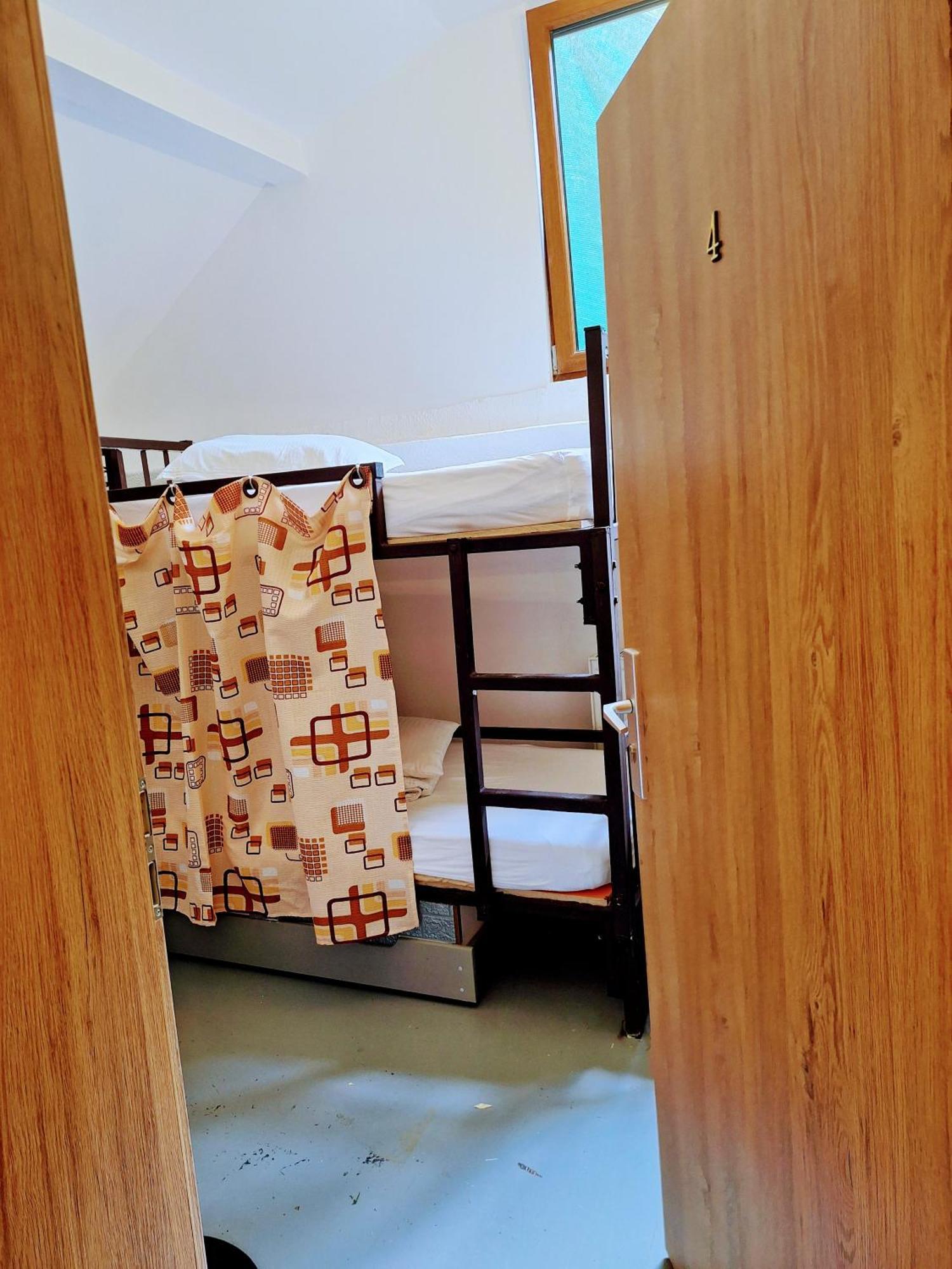 Downtown Hostel Braşov Buitenkant foto