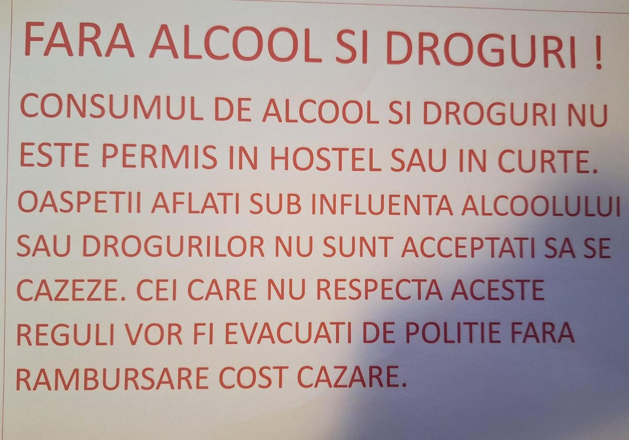Downtown Hostel Braşov Buitenkant foto