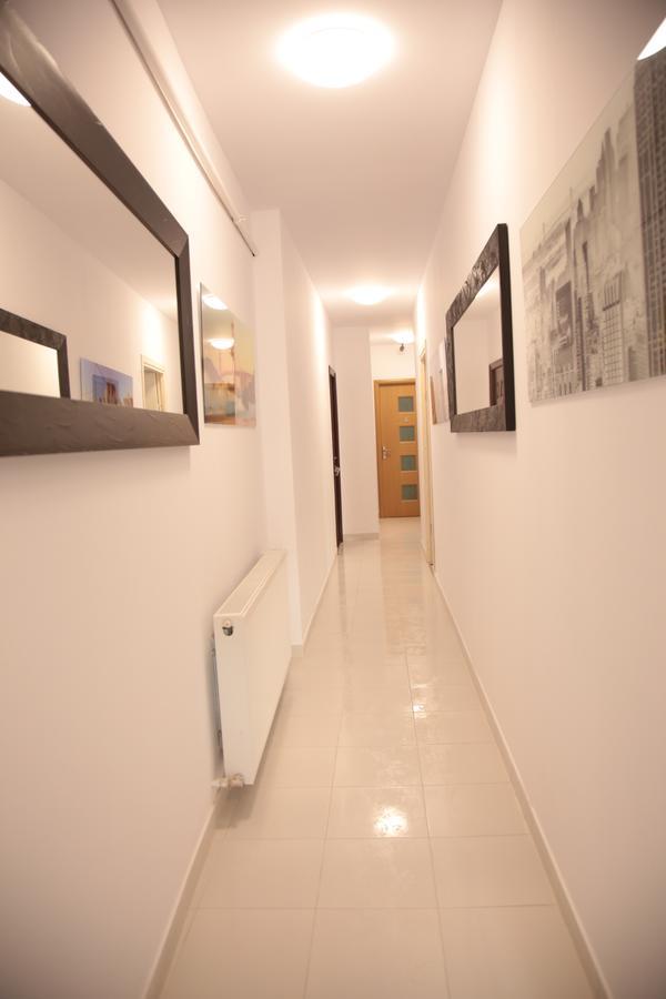 Downtown Hostel Braşov Buitenkant foto