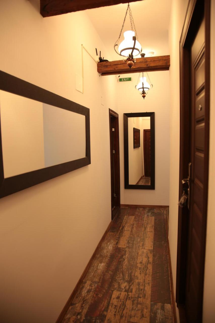 Downtown Hostel Braşov Buitenkant foto