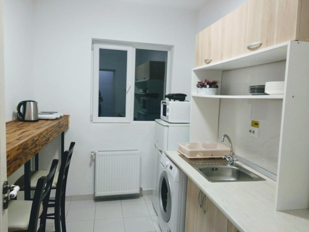 Downtown Hostel Braşov Buitenkant foto