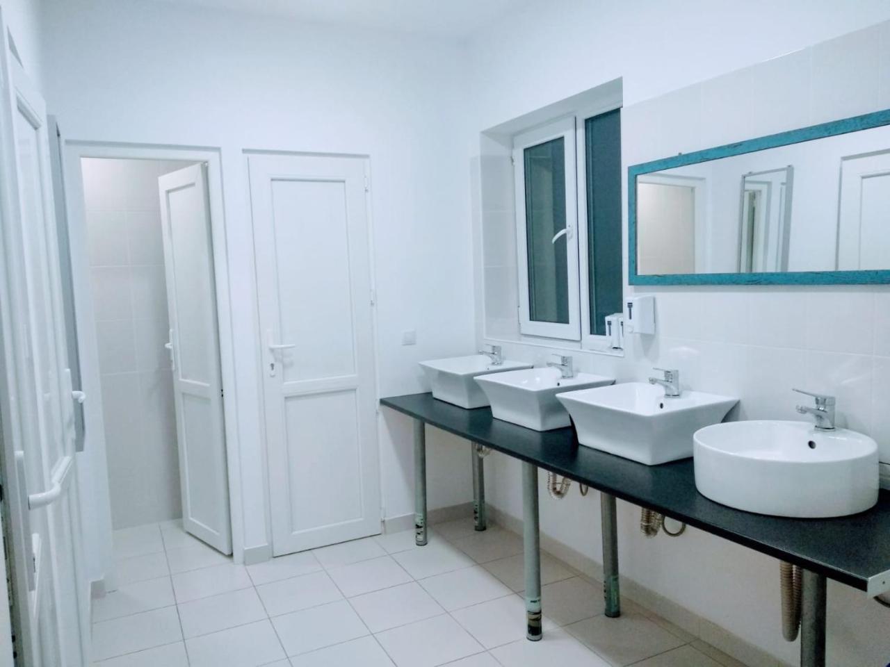 Downtown Hostel Braşov Buitenkant foto